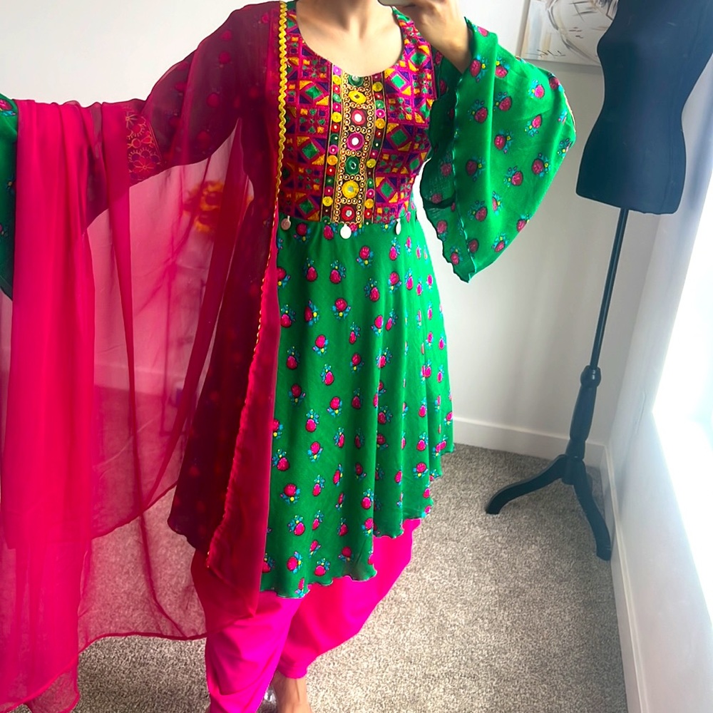 The stylish and light dress is green in color and has picture frames Free size